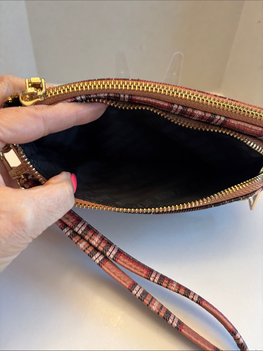 Steve Madden Btrell Plaid Wristlet Clutch 8” x 5” x 1.5” Deep - Picture 5 of 6